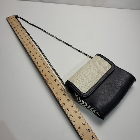 NWT Crossbody Bag Purse Textured Black White Detachable Chain Strap Small - Picture 8 of 13